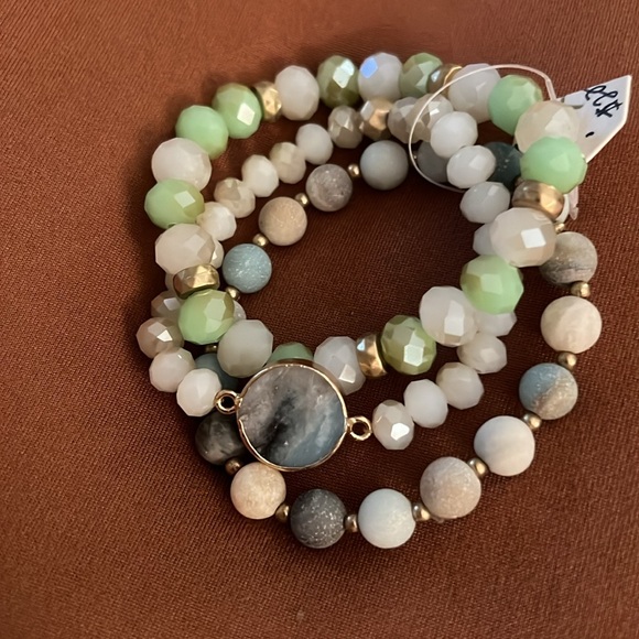 Beautiful triple Strand Beaded Bracelet - Picture 2 of 4